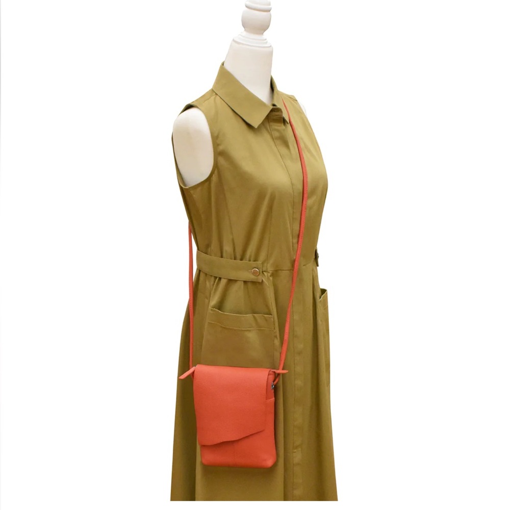 ili New York Small Canada Bag in rich Red leather